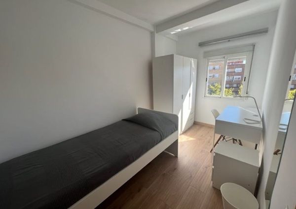 Calle León, Getafe, Community of Madrid 28903