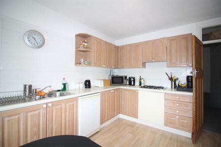 2 Bedroom Flat - Photo 4