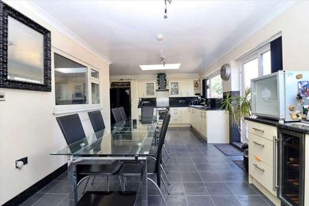 Watling Street, Gravesend, DA11 - Photo 2