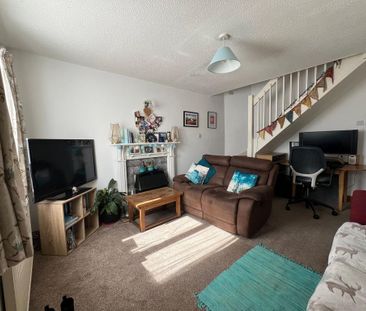 2 bedroom end of terrace house to rent - Photo 2