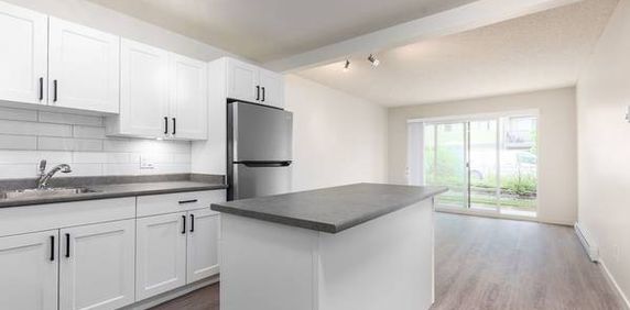 Available Now! 2 Bdr +Den - Renovated - Photo 2