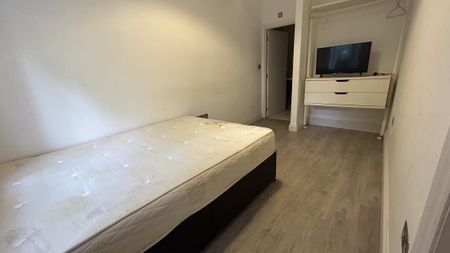 3 Bedroom Apartment To Let - Photo 3