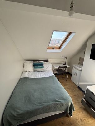 14 Chadwick Street Room 4 (Short Term Let), Belfast BT9 7FB - Photo 1