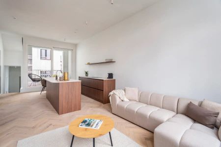 Hoogwaardig gerenoveerd appartement met terras op toplocatie - Photo 2