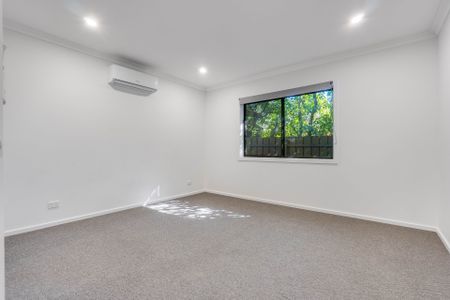 Modern, Stylish & Sleek Living in Prime North Albury Location - Photo 2