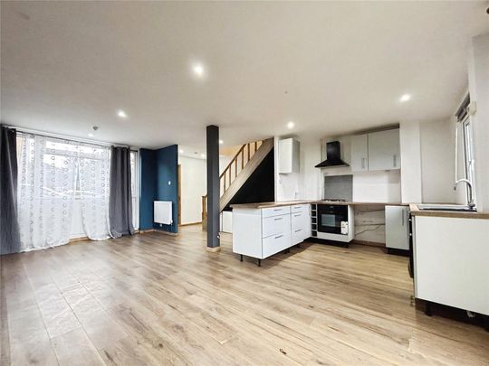 3 bedroom end of terrace house to rent - Photo 1