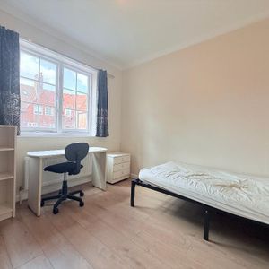 Fitzneal Street, London, W12 0BB - Photo 2