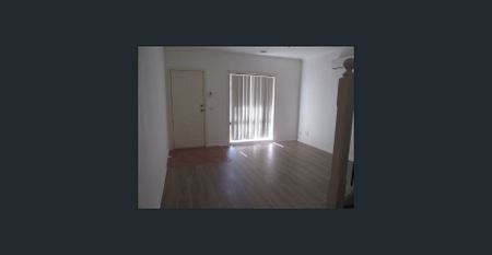 Cozy, well maintained townhouse! - Photo 2