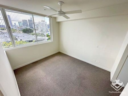 LUXURY 1 BEDROOM APARTMENT WITH CITY VIEWS IN WEST END - Photo 2