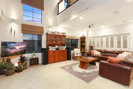 Grand family residence combines luxury with boundless space and privacy - Photo 2