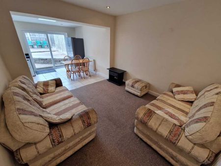 4 Bed Student Accommodation - Photo 4