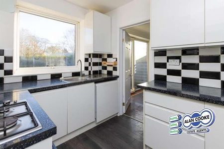 Sandringham Green, Alwoodley, LS17 - Photo 5