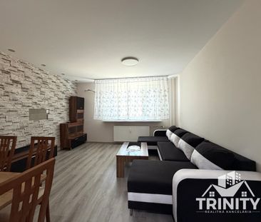 Na prenájom kompletne zariadený 3-izbový byt s balkónom v meste Nov... – Fotografia 3