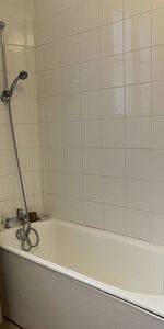 à louer - t5 - rue calme proche port caen , - Photo 4