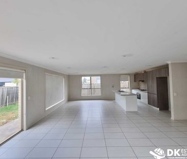 Ideal Family Home in Tarneit - Photo 5