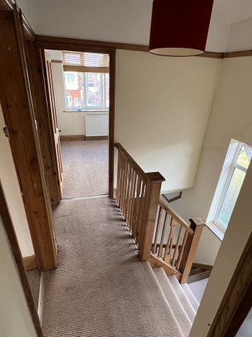 3 Bed Semi-Detached House, Manchester, M16 - Photo 4