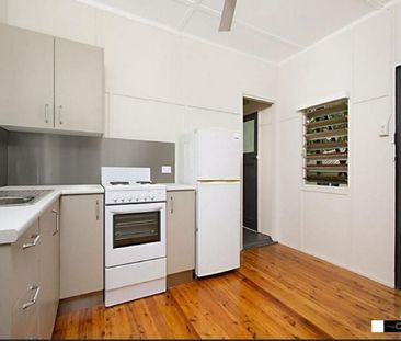 Tranquil Living in the Heart of West End – Walk to Everything! - Photo 5
