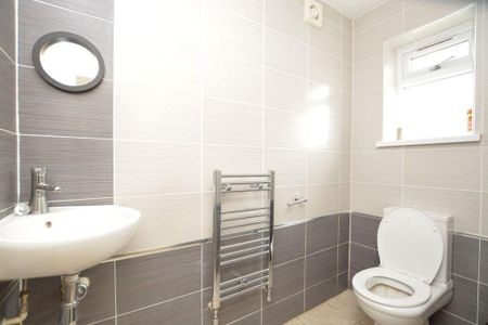 3 bedroom semi-detached house to rent - Photo 2