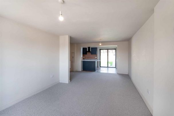 4 bedroom detached house to rent - Photo 1