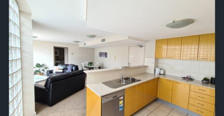 CALL TO BOOK PRIVATE INSPECTION! - SPACIOUS 2 BEDROOM. Fully furnished & fully equipped with all appliances, cookware, crockery, utensils and linen. - Photo 5