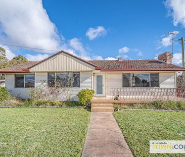 RENOVATED HOME WITH SPACIOUS LIVING - Photo 2