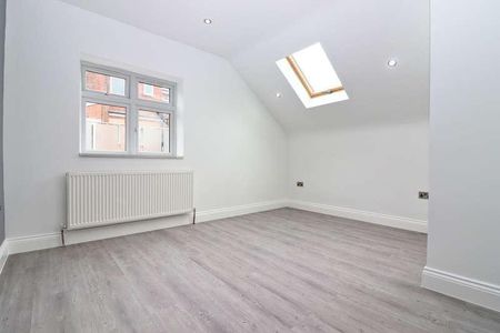 Grand Parade, Surbiton, KT6 - Photo 2