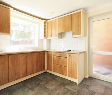 3 bedroom semi-detached house to rent - Photo 2