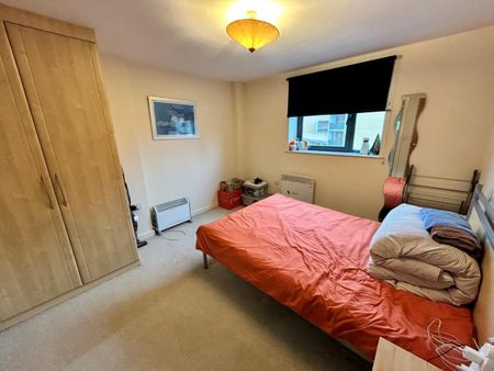 2 bedroom Flat To Let - Photo 5