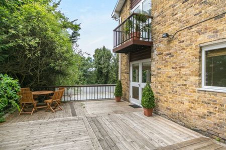 4 Bedroom Detached House To Let - Photo 2