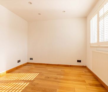 Available unfurnished from 17/05/2026 - Photo 1