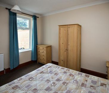 5 bedroom semi-detached house to rent - Photo 3