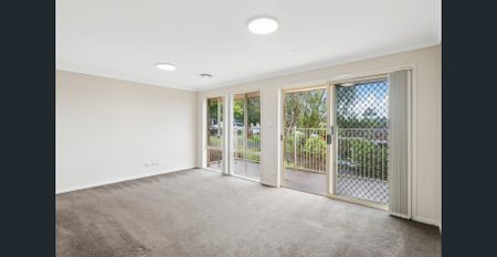 Spacious Living with Room for Everyone! - Photo 5