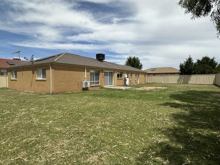 3 Savoy Nook, Shepparton VIC 3630 - Photo 3