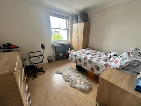 4 Bed Flat, Camden Road, NW1 - Photo 3