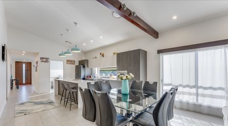 Great Family Home in Ultra Handy Location - Photo 3