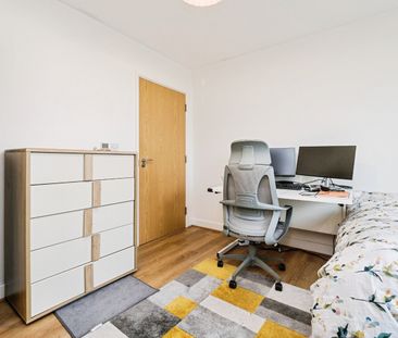 3 Bed Flat, Heron Place, E16 - Photo 6