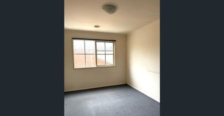 Double storey 3 bedrooms townhouse in Oakleigh - Photo 4