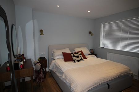 3 Bedroom Terraced House for Rent - Photo 3