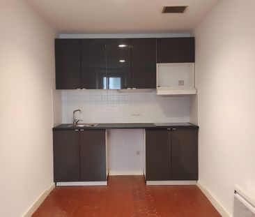 Location Appartement 3 pièces 52m² MARSEILLE 1er - Photo 3