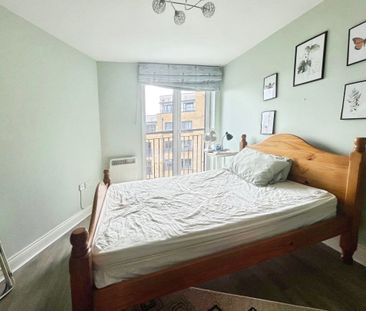 Chertsey Road, Woking, Surrey, GU21 5BL - Photo 2