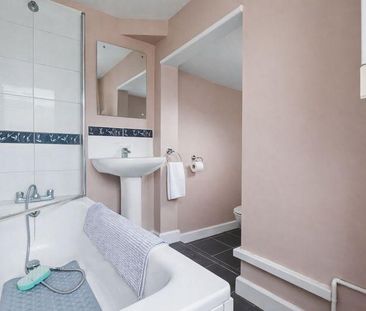 3 bedroom terraced house to rent - Photo 5