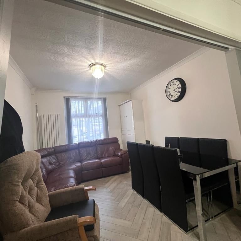 5 Bed Terraced House, Hartington Road, LE2 - Photo 1