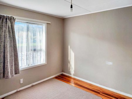 Charming 2 Bedroom House in Best Street, Wainuiomata - Photo 2