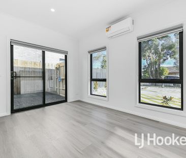 28 Scott Street, Cranbourne VIC - Photo 2