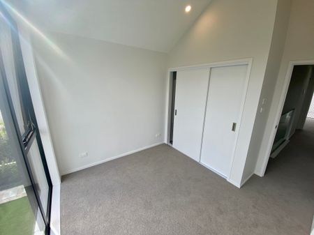 Designer 4 Bedroom on Asquith - Photo 2