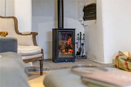 Exceptional Grade II Listed Georgian House in Picturesque Village Setting. - Photo 3