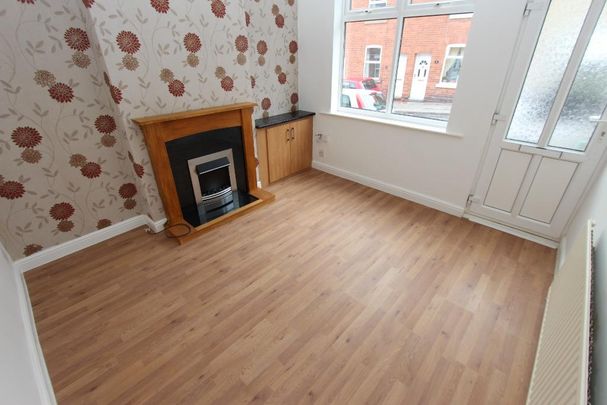 2 bedroom terraced house to rent - Photo 1