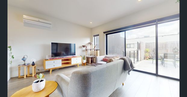 Sleek, Spacious & Convenient - Photo 1