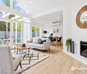 Light, breezy feel, your stylish home awaits! - Photo 3