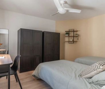 Room in a shared 9-bedroom apartment for rent in Palacio - Foto 3